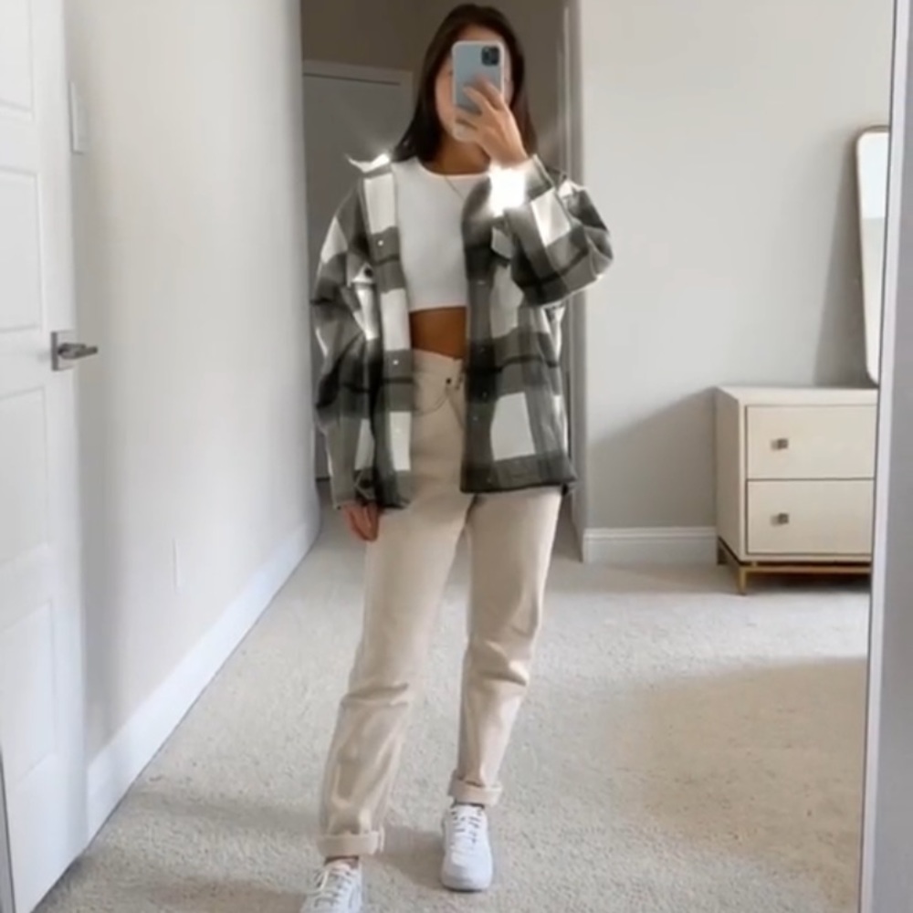 Cream colored mom jeans Size 2